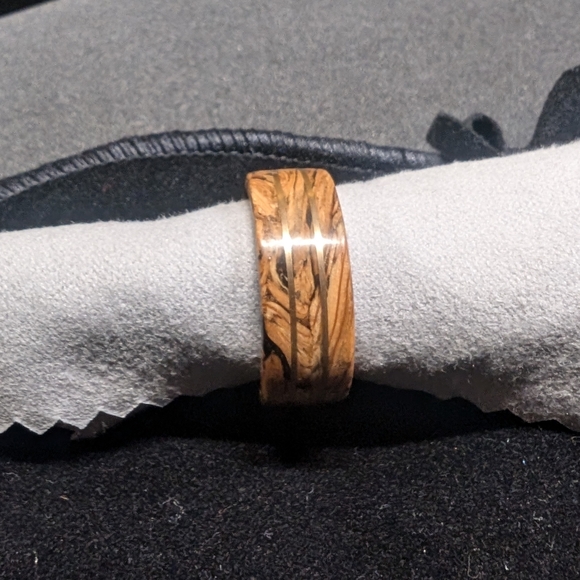 size 8 | Jameson whiskey barrel ring with two 14k yellow gold inlays - Picture 3 of 5
